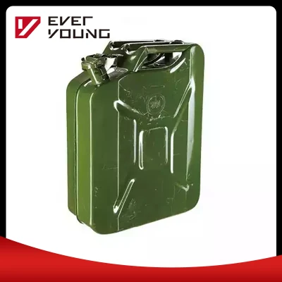 Несанкционированная металлическая топливная канистра оливково-зеленого цвета емкостью 10 литров с вертикальной опорой для газового баллона.
